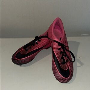 Nike Kids soccer Shoes in Pink and Black